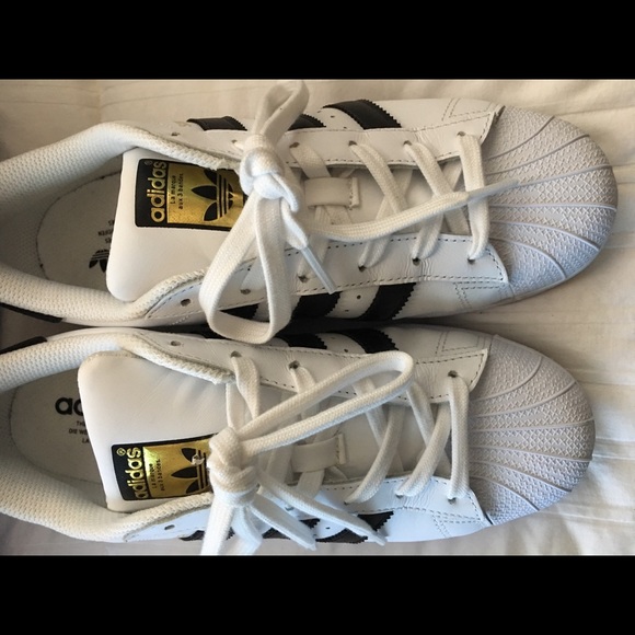 Authentic Adidas Superstar Sneakers. Size 7 1/2 - Picture 3 of 7